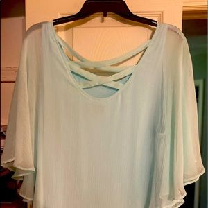 Beautiful flattering top will keep you looking great and cool this summer 😎